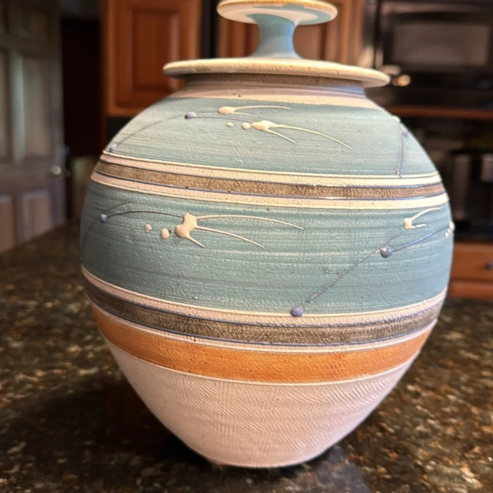 Donn Hedman pottery jar with lid - Picture 7 of 8